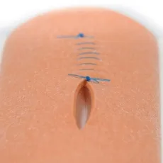 3-lagiges RealSuture Nahtpad ohne Gefässe hellhäutig