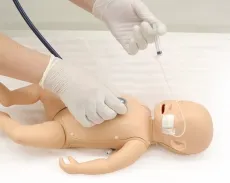 Neugeborenen Pflege- und Notfallpuppe