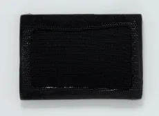 Grosse Armhalterung mit Hautriss, dunkelhäutig