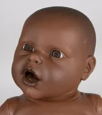 Eltern-Übungsbaby, männlich, dunkle Hautfarbe